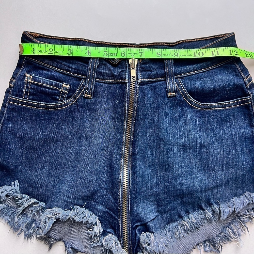 Vibrant Jean shorts cut offs exposed zipper M.I.U. fray hem size M NWOT - Picture 4 of 9